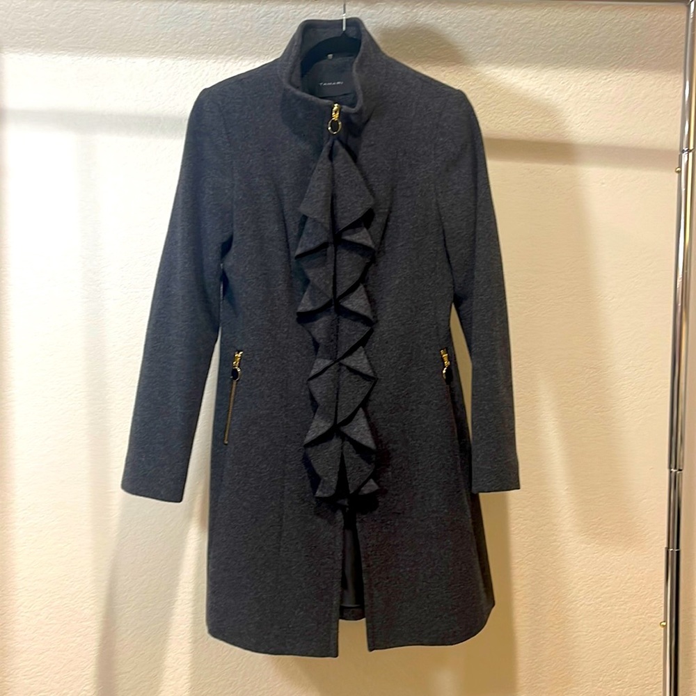TAHARI Wool and Cashmere blend Coat size 8.